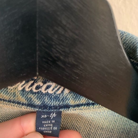 American Eagle // Cropped Denim Jacket - Picture 5 of 14